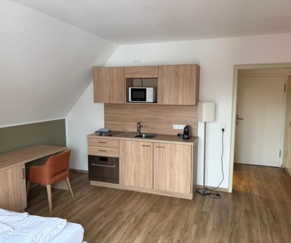 4a30c682-c266-408a-a0e2-9328e6665257-1